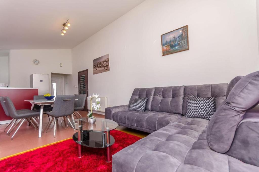 Apartments City View โตรกีร์ ภายนอก รูปภาพ